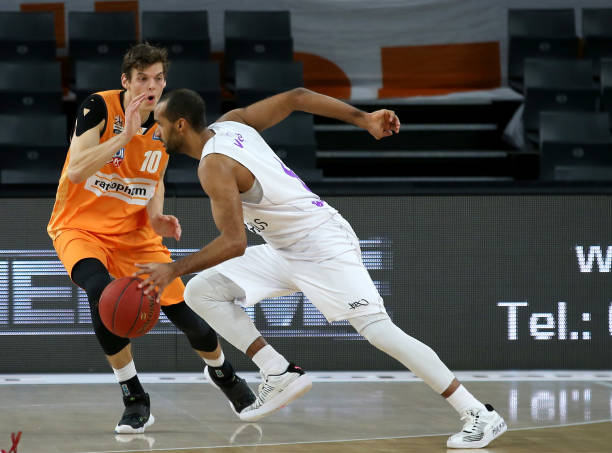 与此同时 与此同时